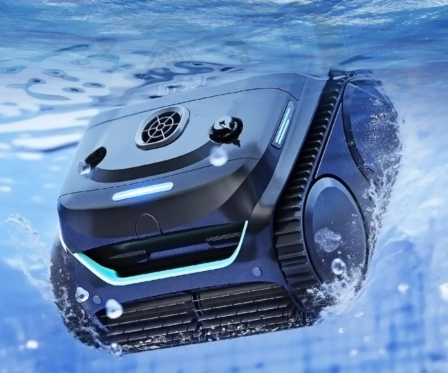 Robot de piscine sans fil WYBOT C2 en action dans une piscine